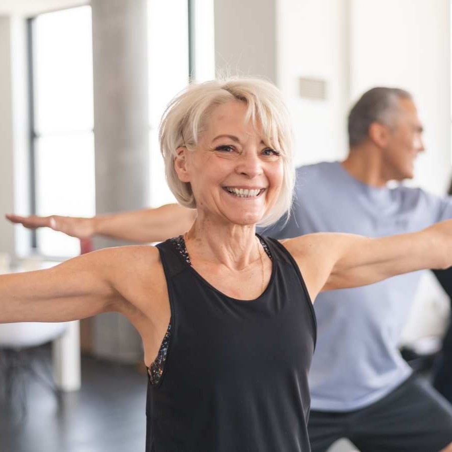 Sanftes Yoga für mehr Beweglichkeit im Alter - Akademie SeelenTON